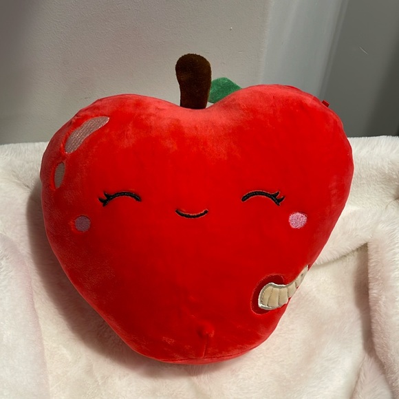 Squishmallows Ressie the apple 8” - Picture 1 of 3